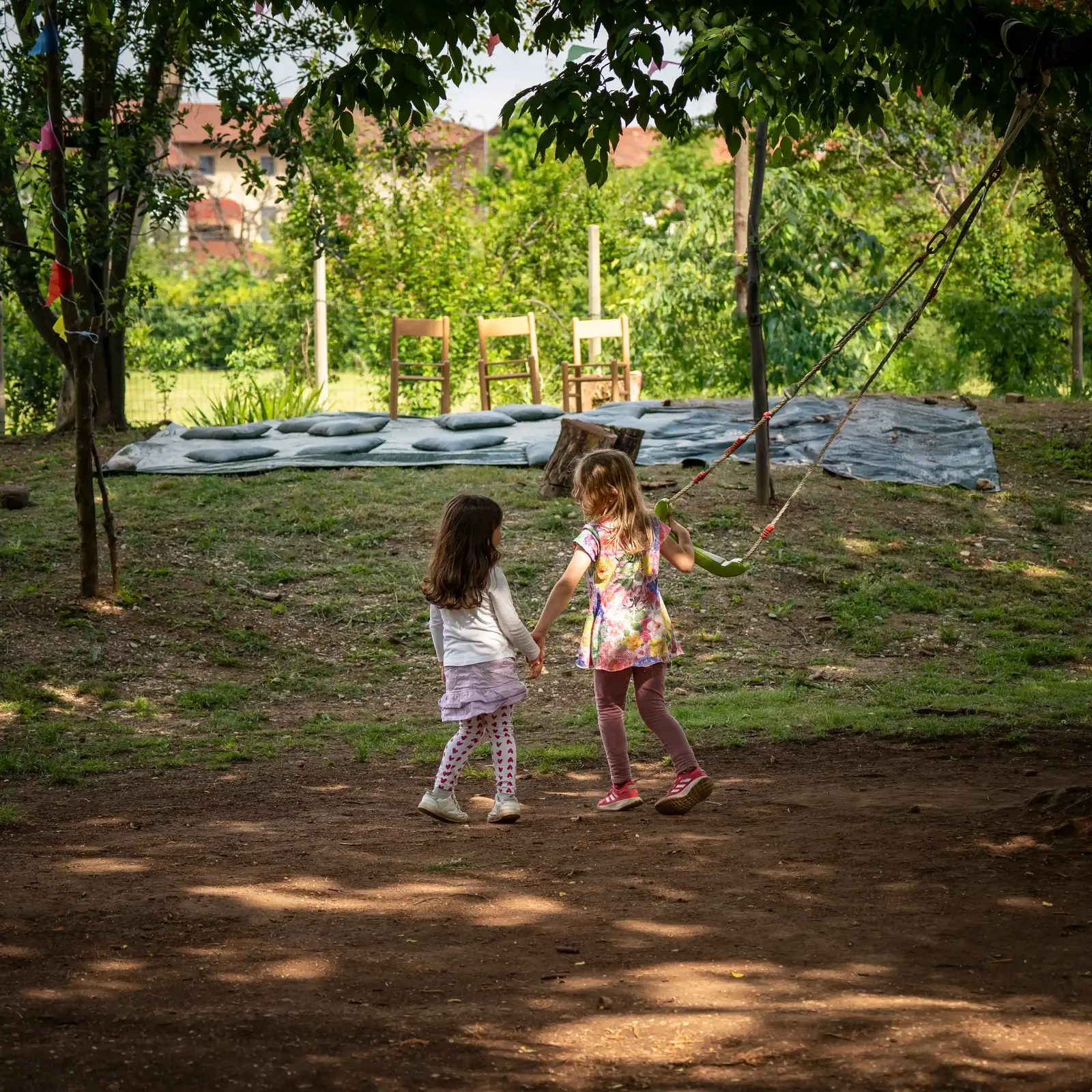 Bambine nel parco